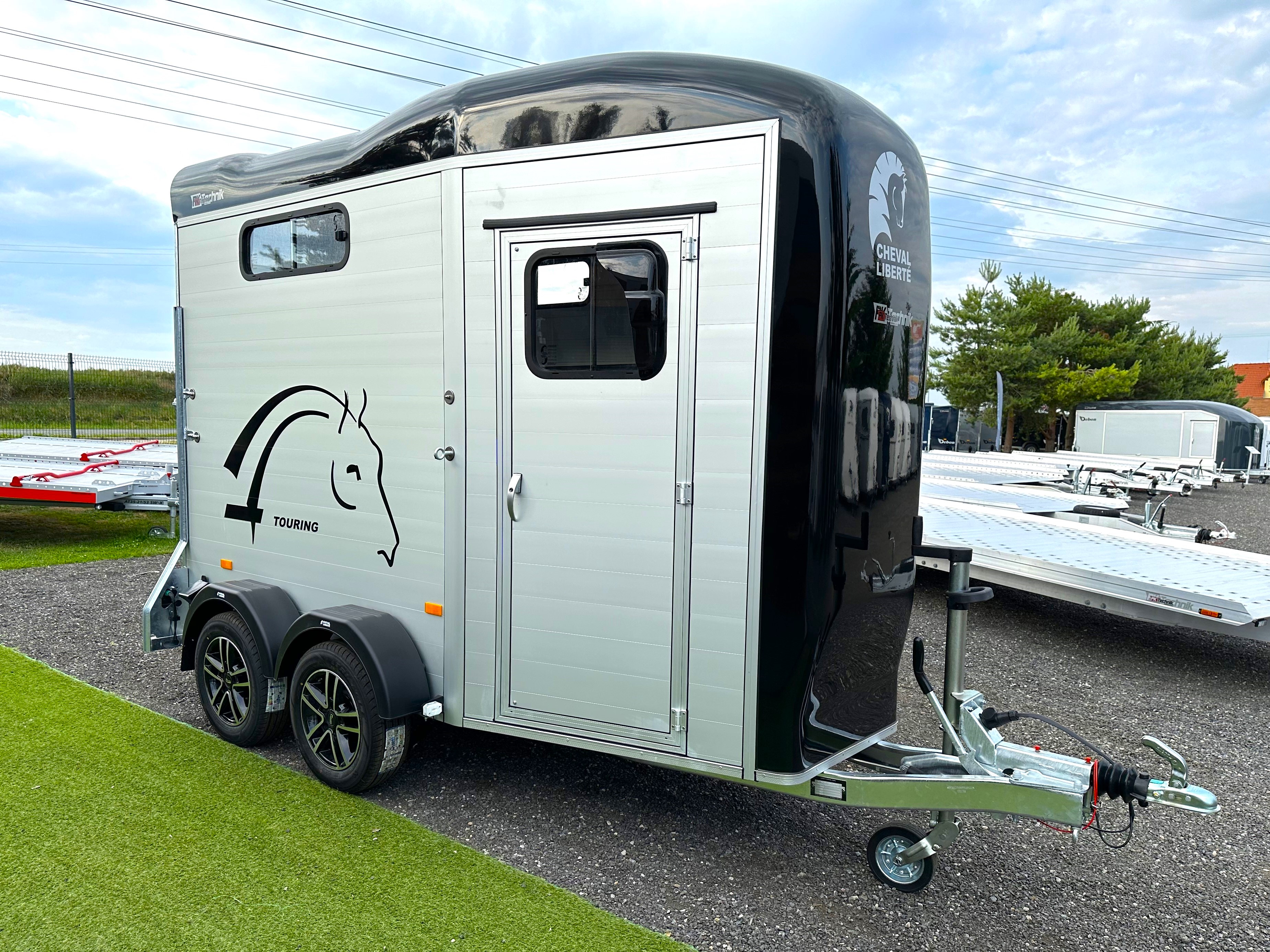 Touring one černý alu 4